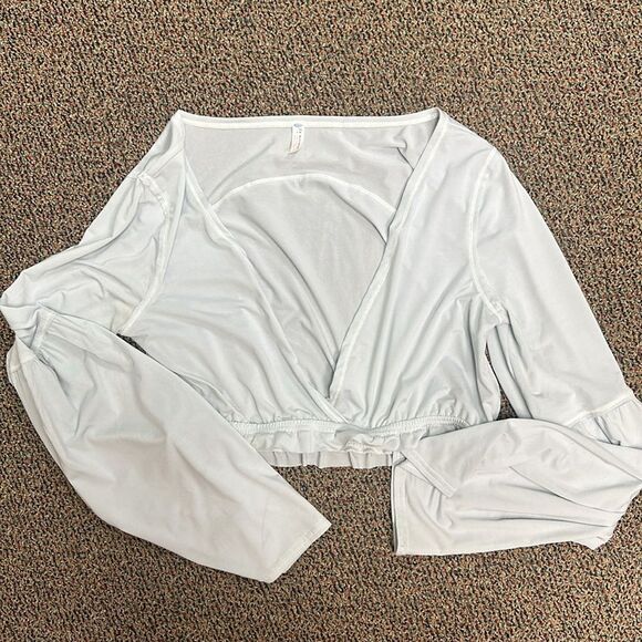 FP Movement movin on up bell sleeve crop top Light Blue Size M - Picture 4 of 5